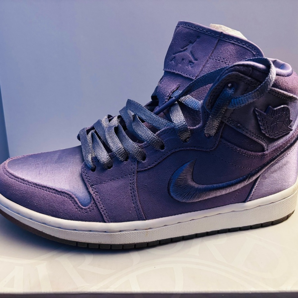 Air Jordan 1 Retro High 'Season of Her: Purple Earth' - Picture 7 of 12